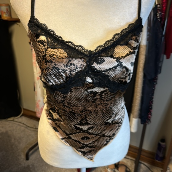 Cute cami snakeskin design. Size S - Picture 3 of 7